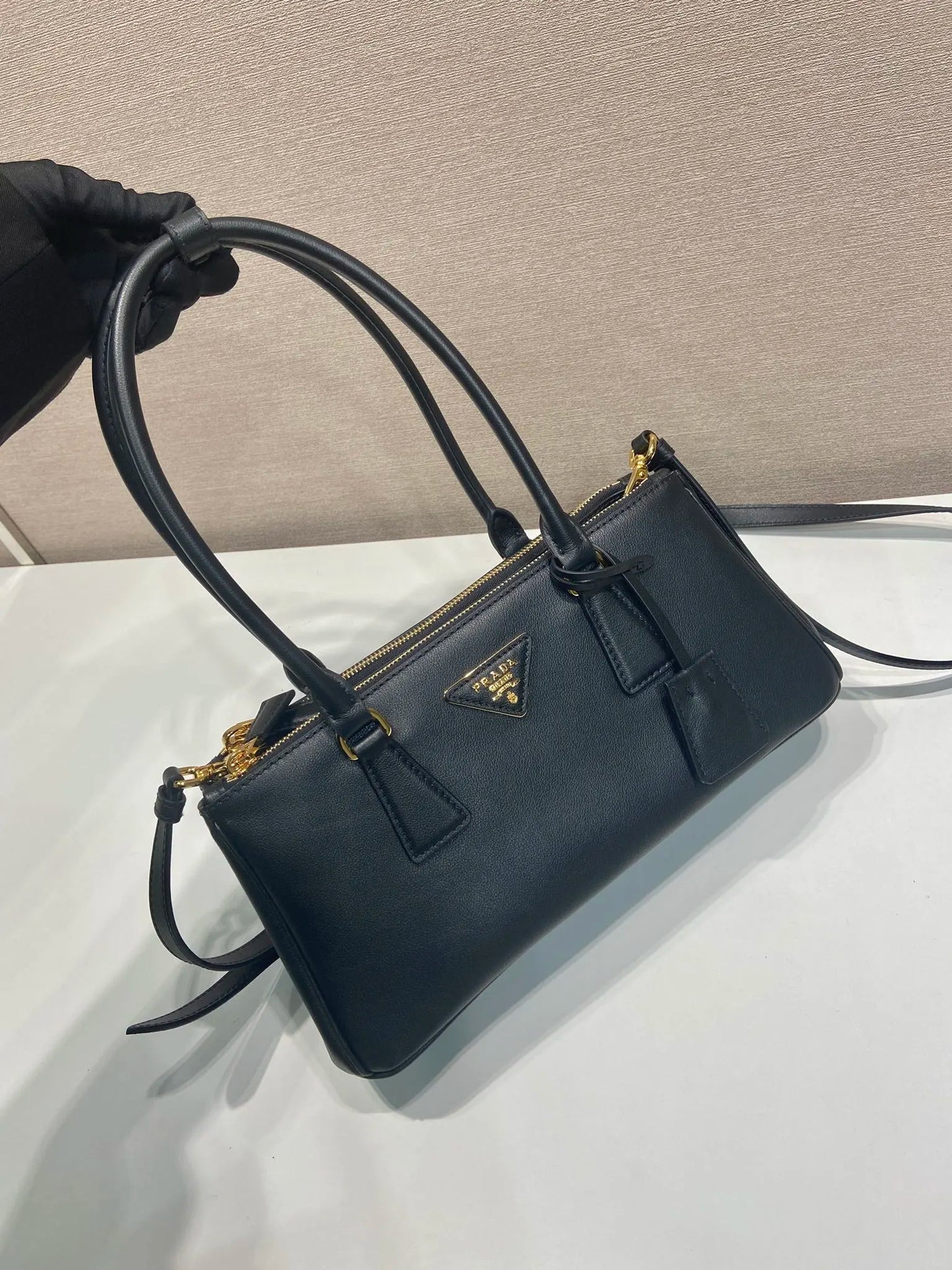 Tas P1BA457